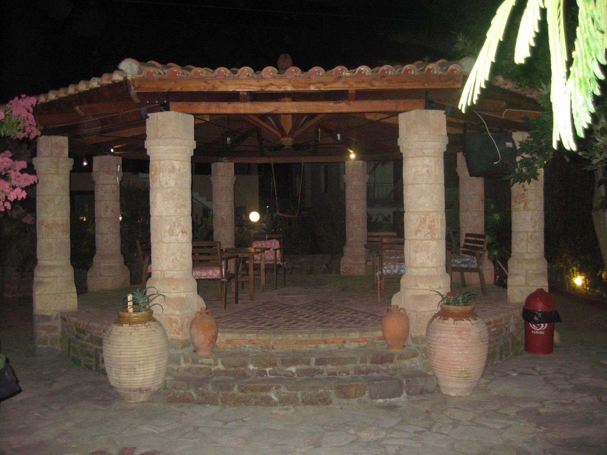 Assimakis Hotel 피니코운타 외부 사진