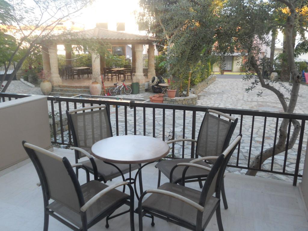 Assimakis Hotel 피니코운타 객실 사진