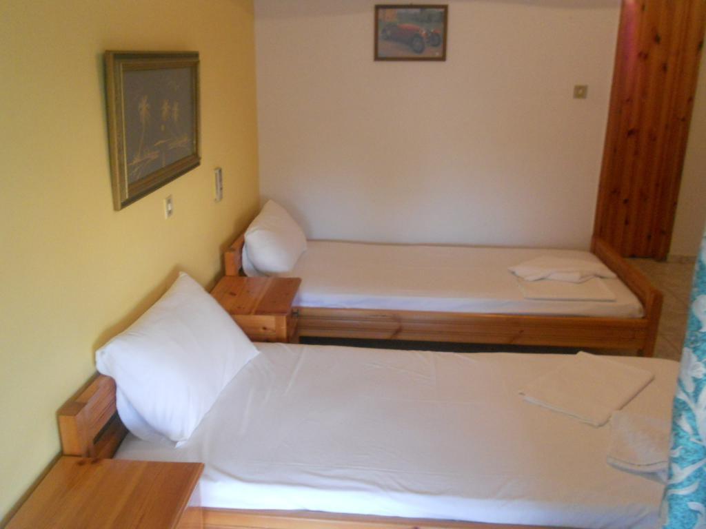 Assimakis Hotel 피니코운타 객실 사진